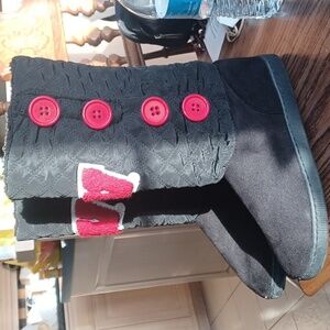 Wisconsin Badgers lined, quilted boots in black and red, sz 7/8